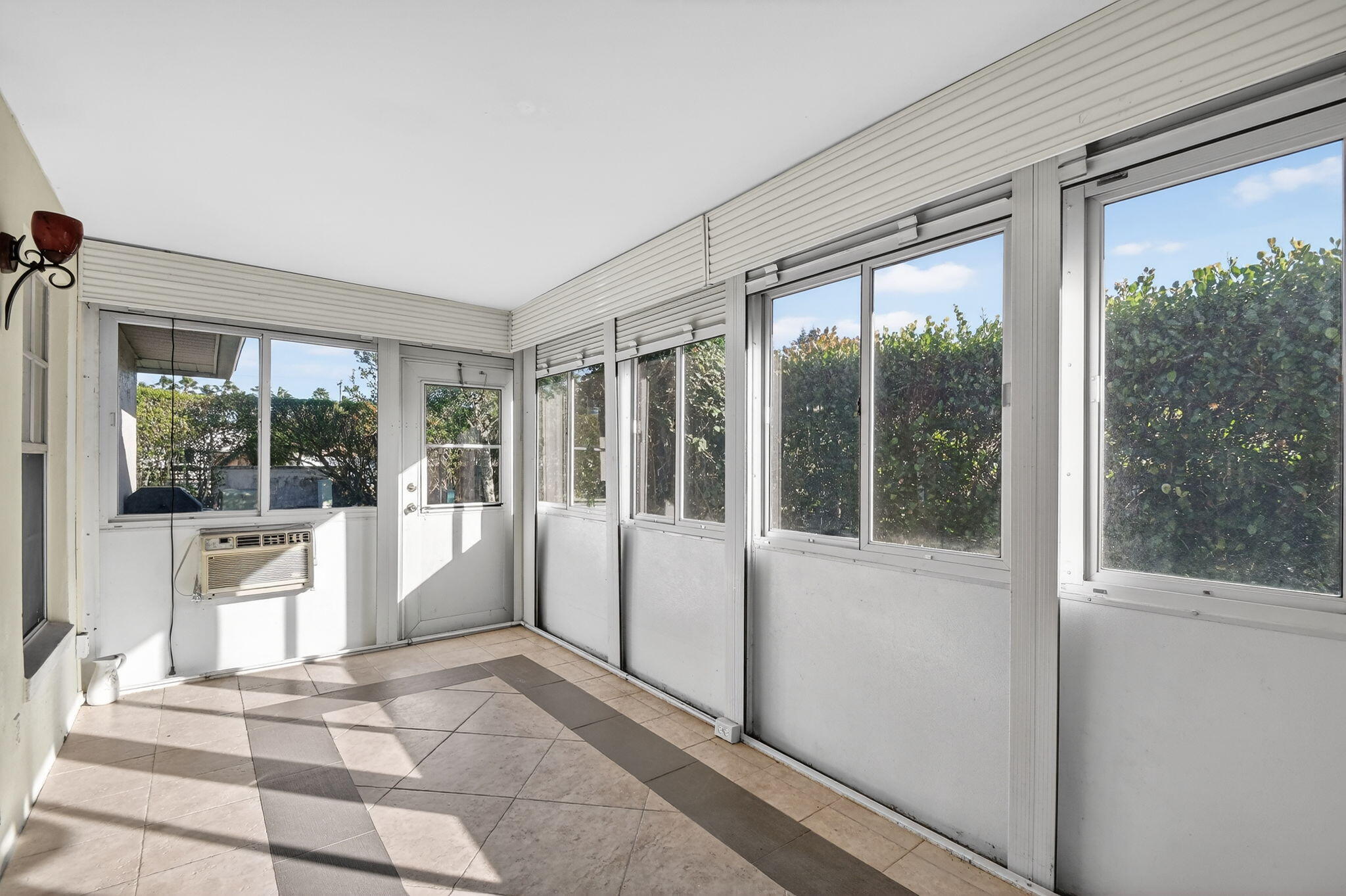 374 Bennington Lake Worth, FL 33467