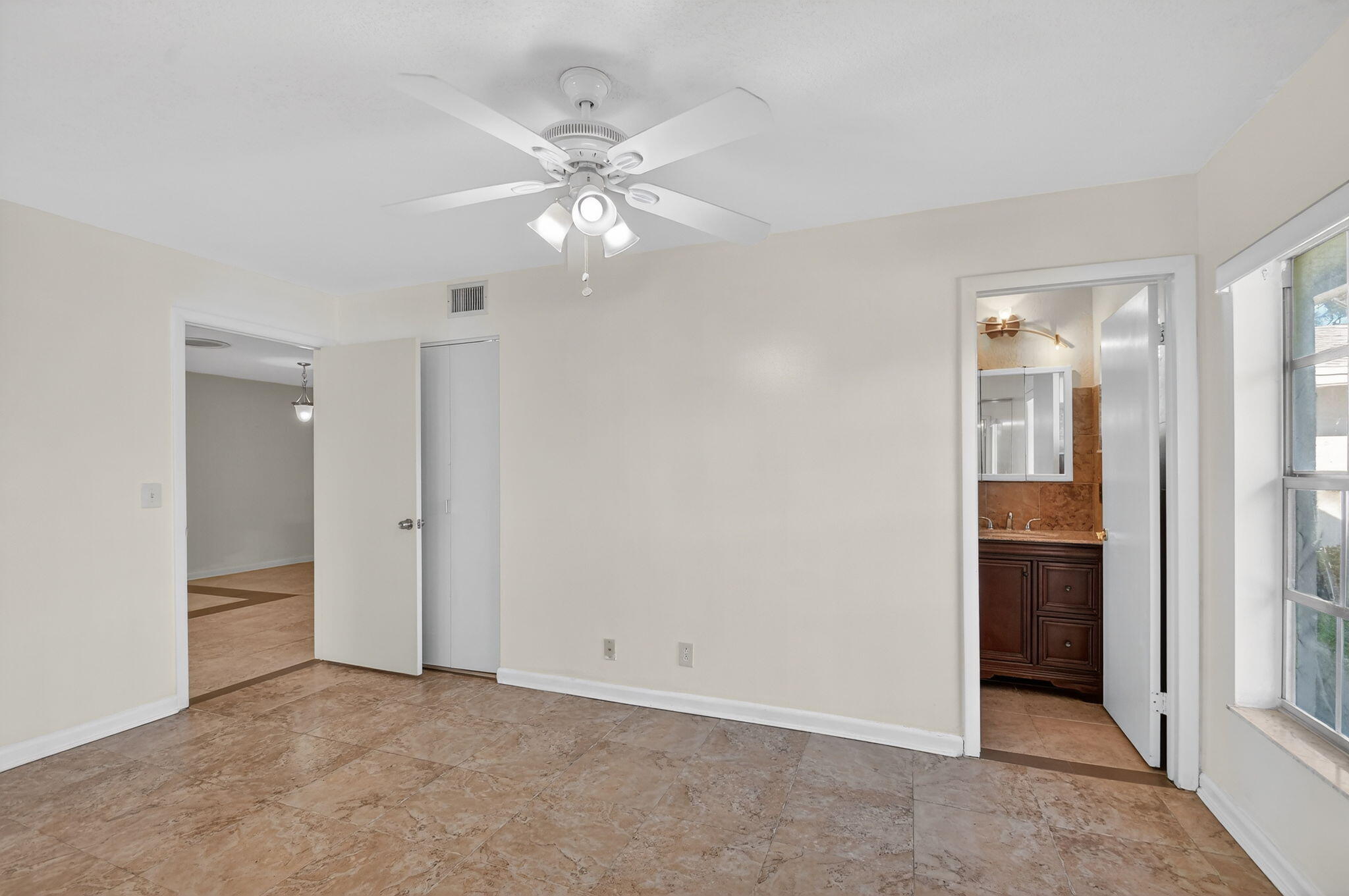 374 Bennington Lake Worth, FL 33467