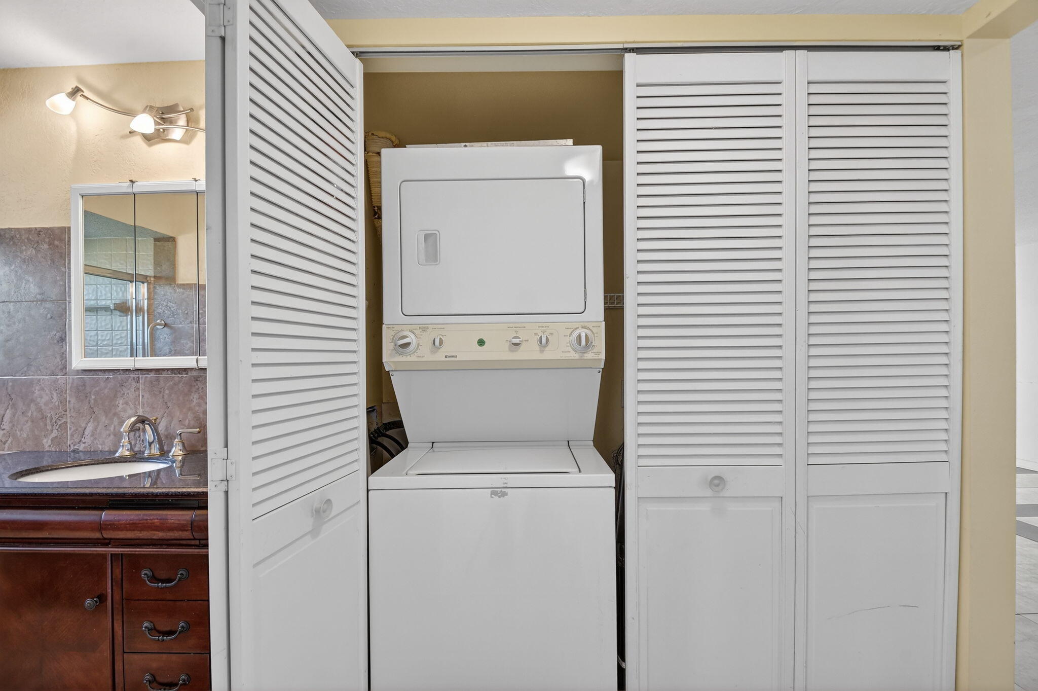 374 Bennington Lake Worth, FL 33467