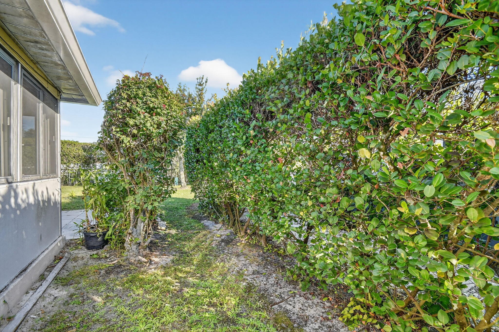 374 Bennington Lake Worth, FL 33467