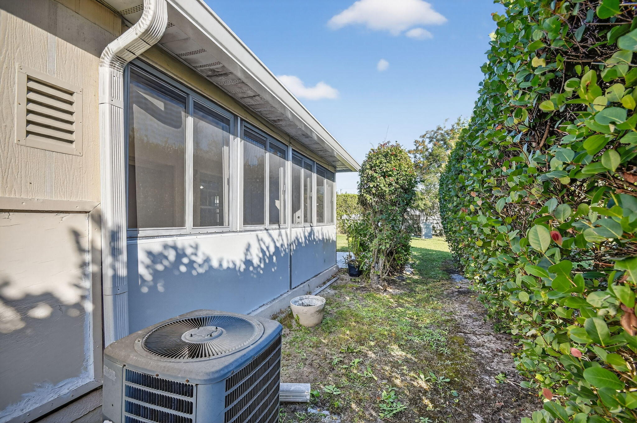 374 Bennington Lake Worth, FL 33467