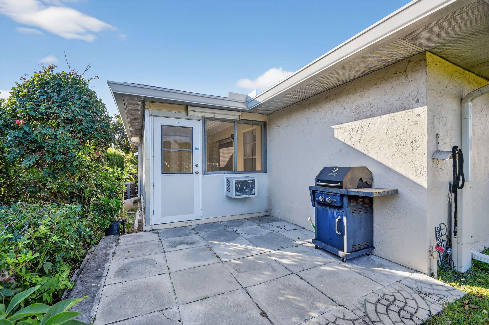 374 Bennington Lake Worth, FL 33467