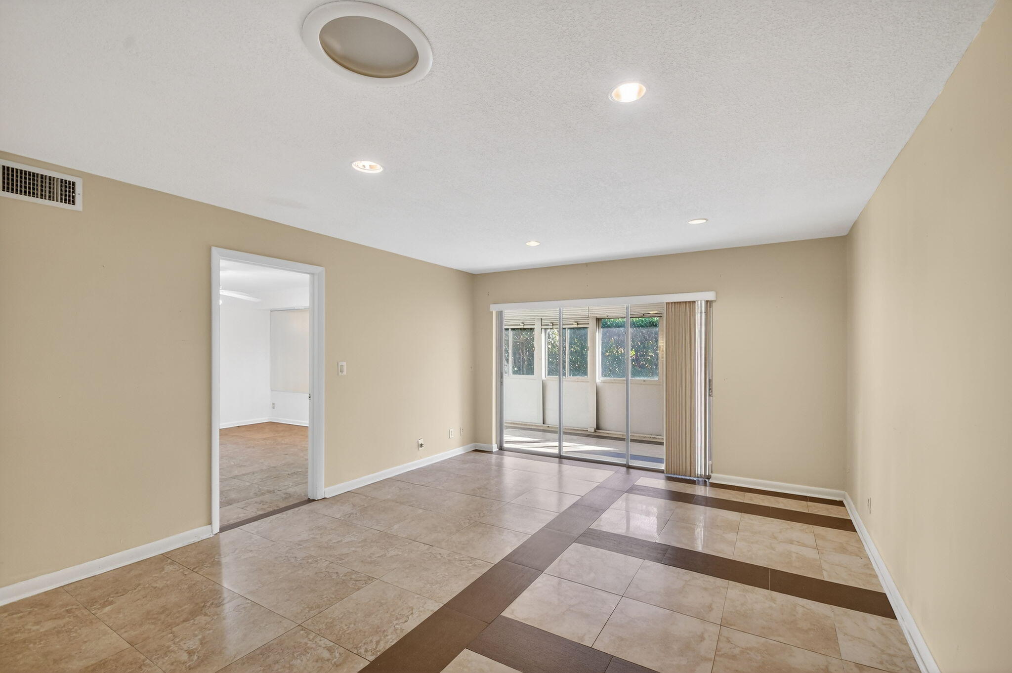 374 Bennington Lake Worth, FL 33467