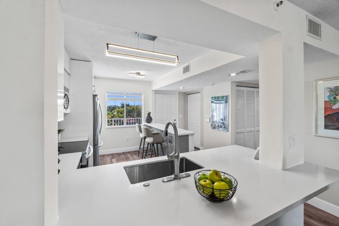 14095 Royal Vis #409 Delray Beach, FL 33484