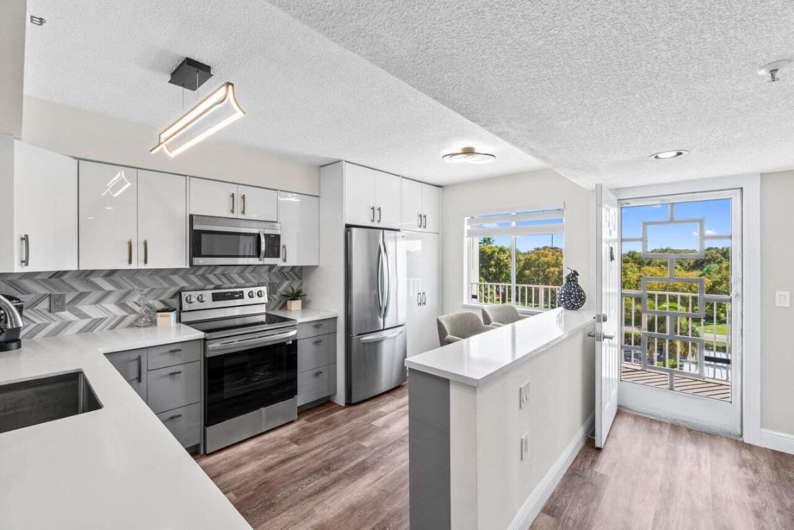 14095 Royal Vis #409 Delray Beach, FL 33484