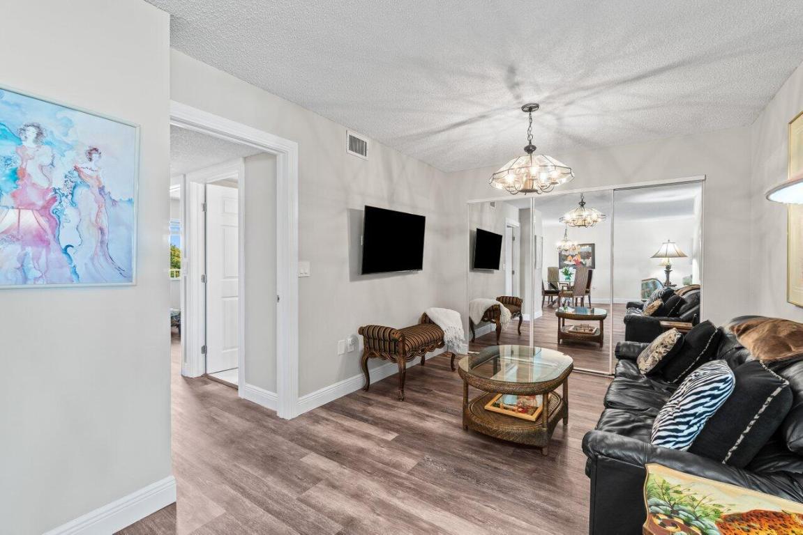 14095 Royal Vis #409 Delray Beach, FL 33484