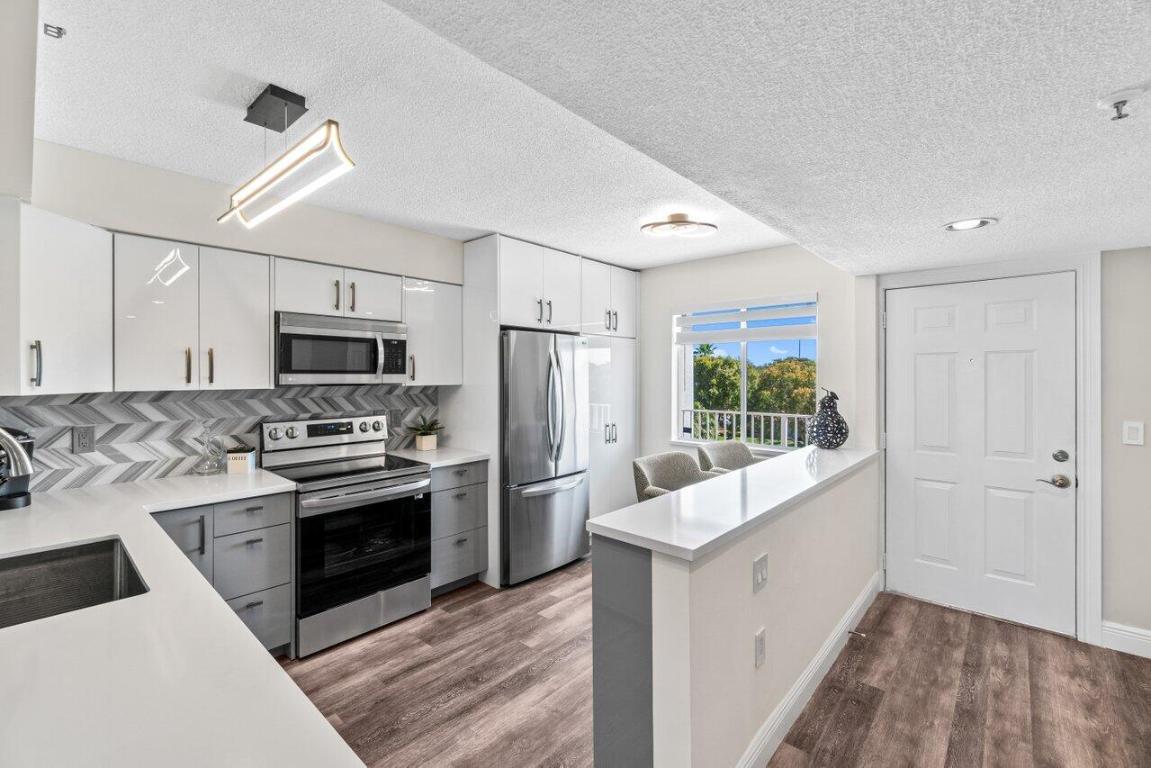 14095 Royal Vis #409 Delray Beach, FL 33484