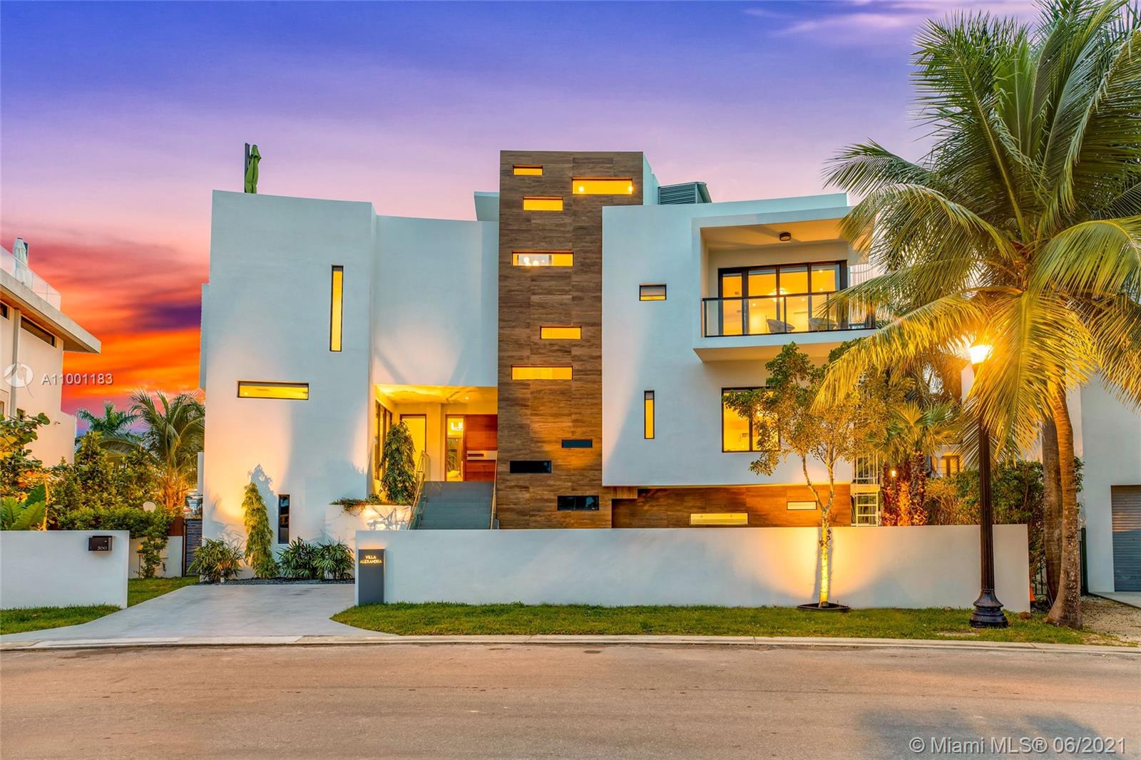 300 Palm Ave