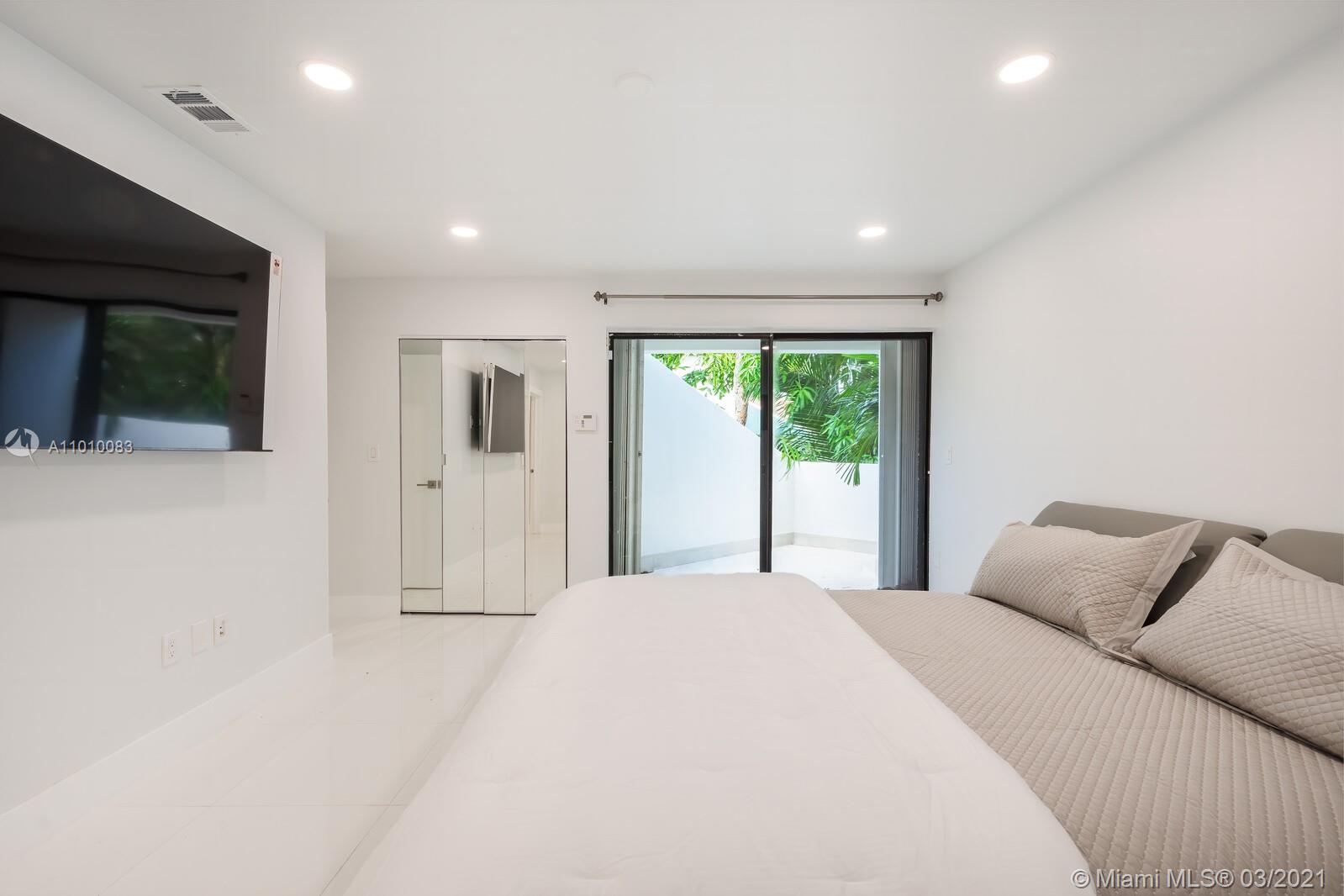 2575 Tigertail Ave -RENOVATED Miami, FL 33133