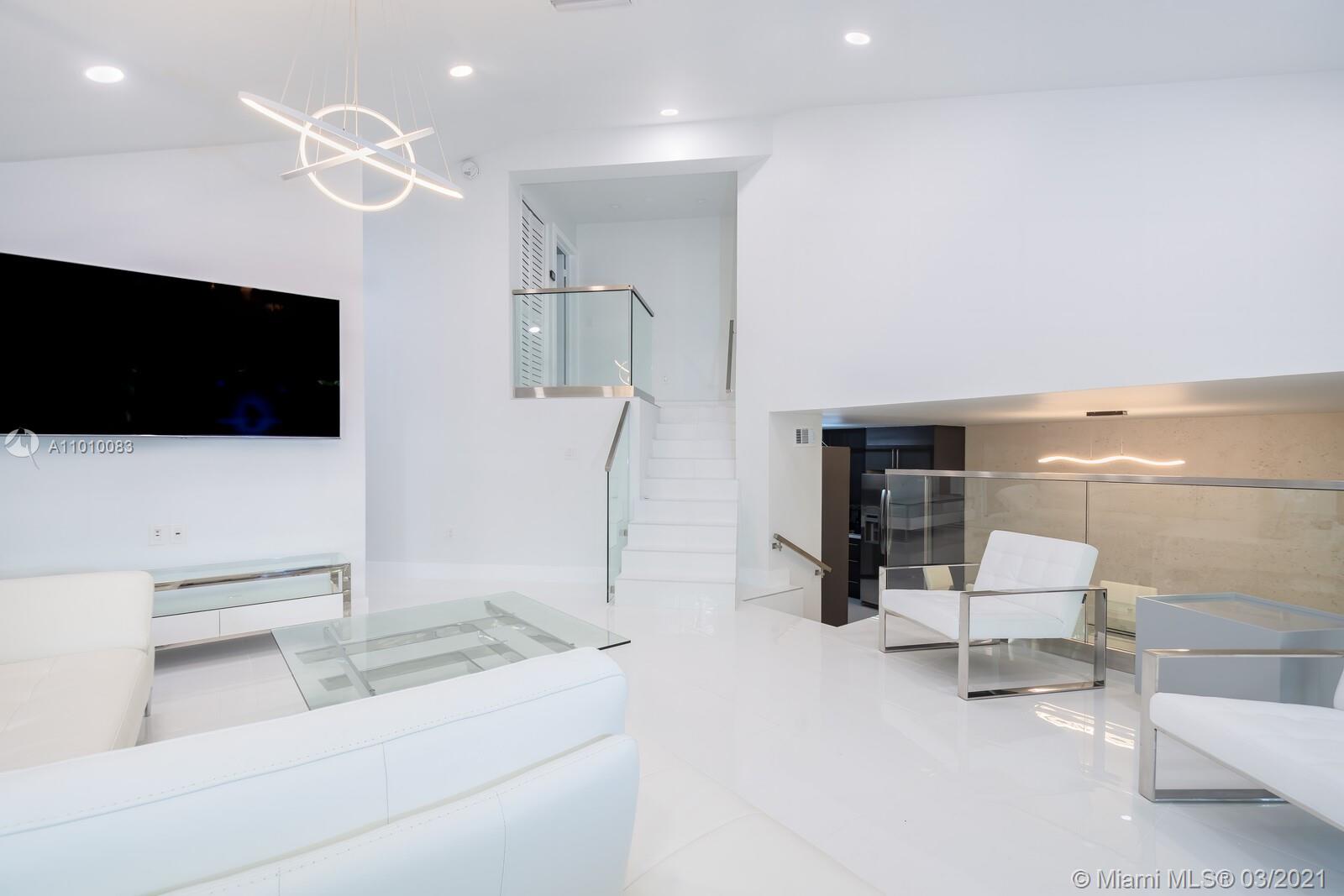 2575 Tigertail Ave -RENOVATED Miami, FL 33133