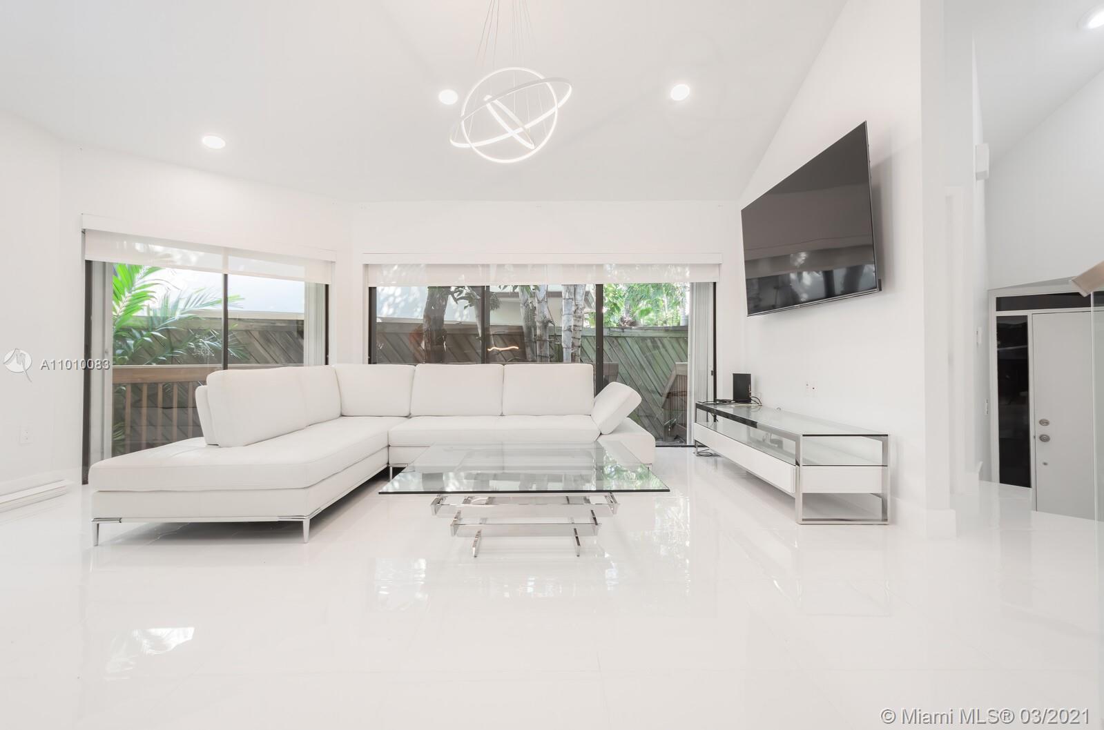 2575 Tigertail Ave -RENOVATED Miami, FL 33133