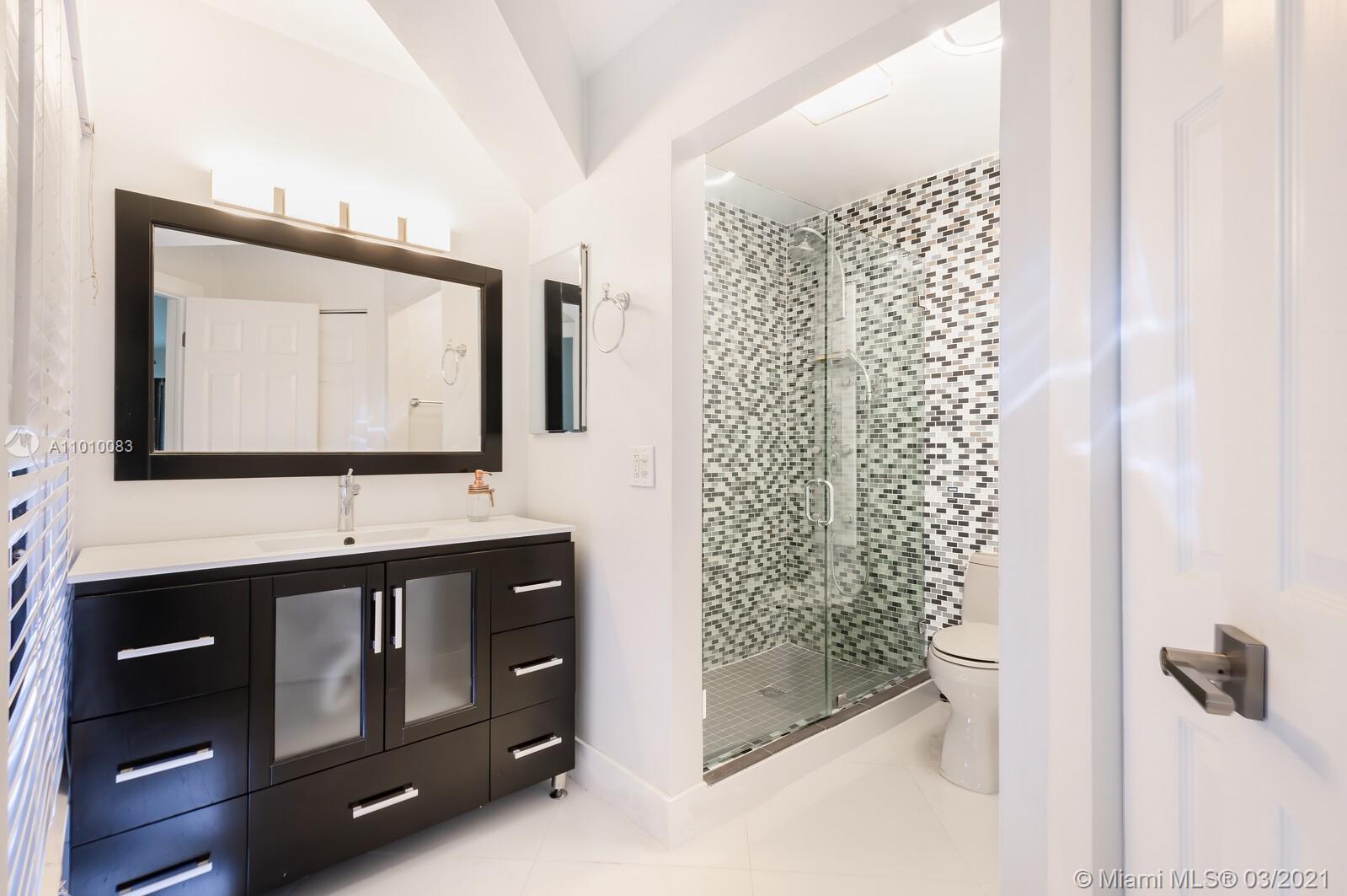 2575 Tigertail Ave -RENOVATED Miami, FL 33133