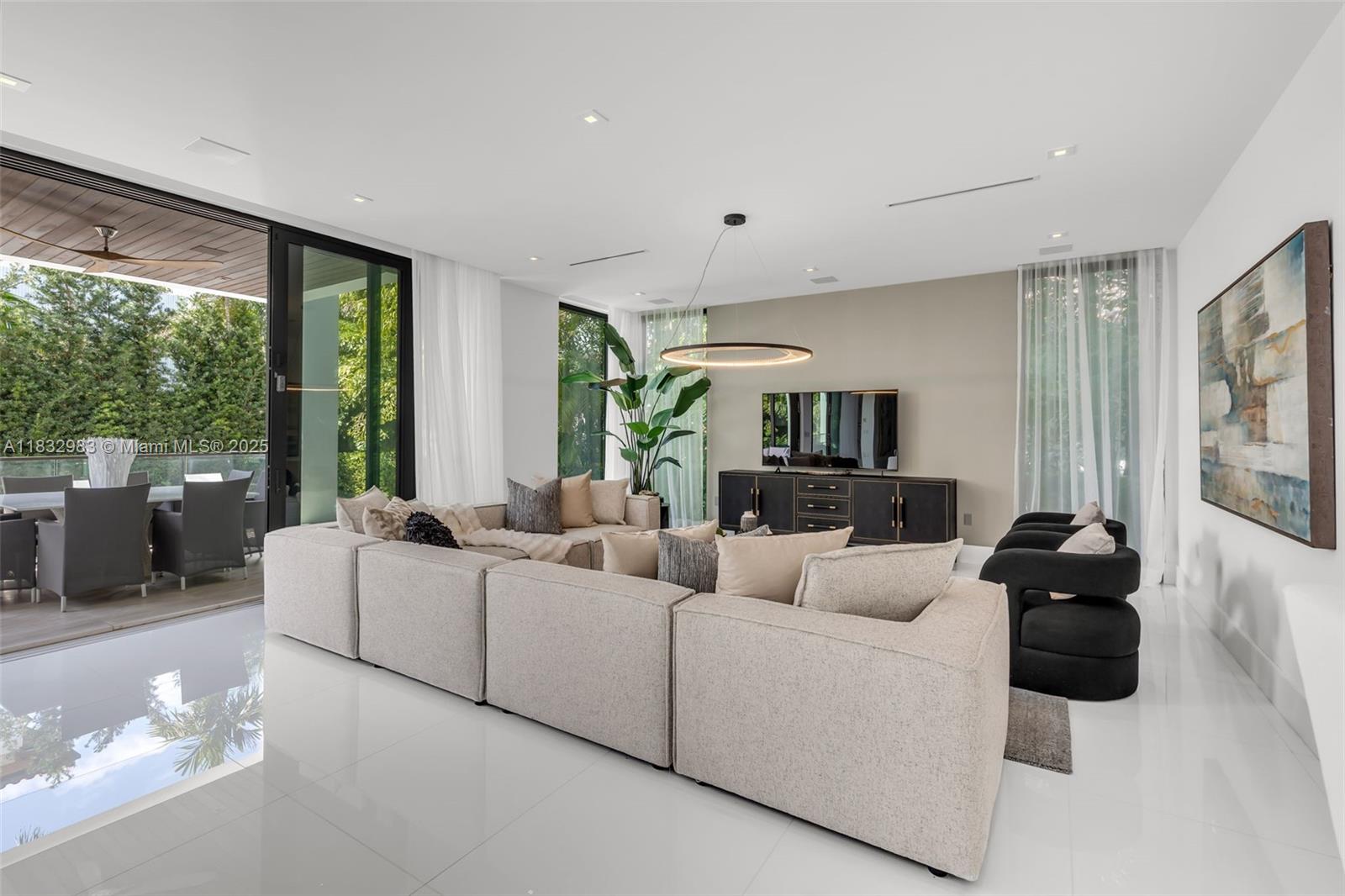 124 Park Dr Bal Harbour, FL 33154 124 Park Dr Bal Harbour, FL 33154