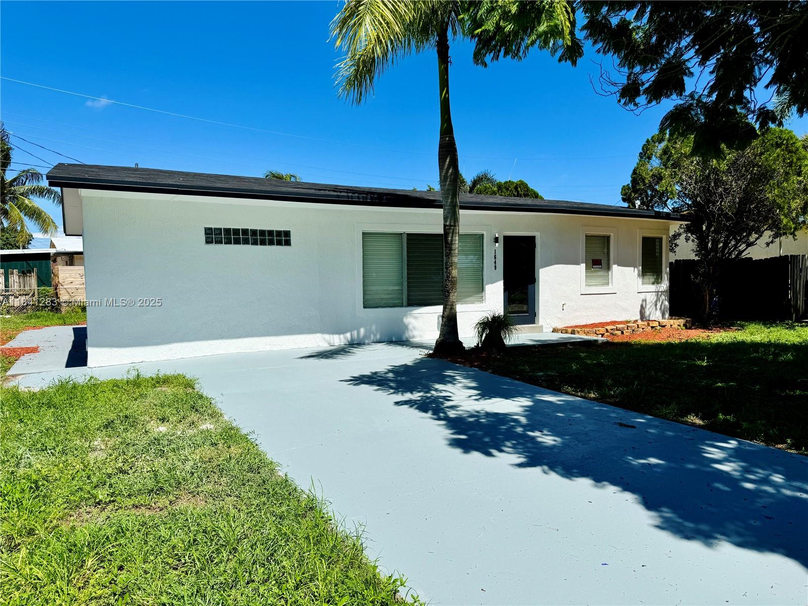 1649 NE 30th Ct