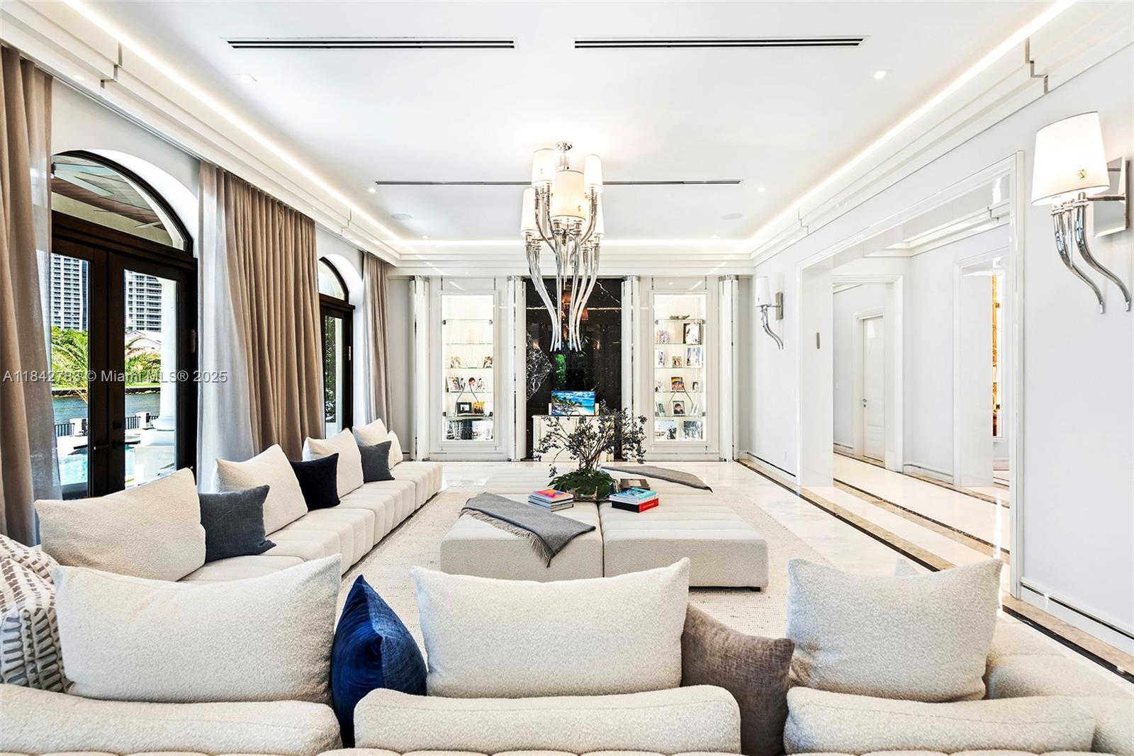 498 N Parkway Pkwy Golden Beach, FL 33160