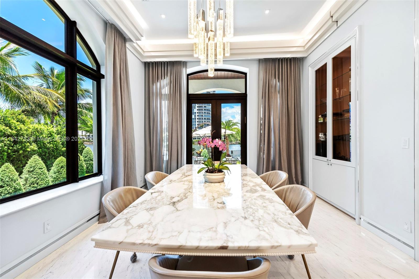 498 N Parkway Pkwy Golden Beach, FL 33160