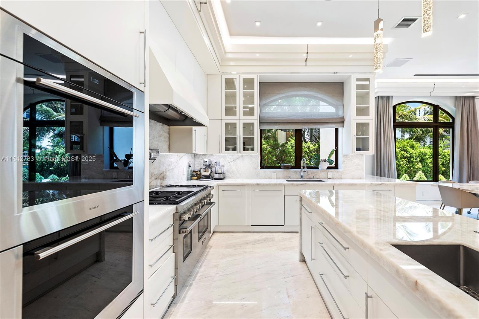 498 N Parkway Pkwy Golden Beach, FL 33160