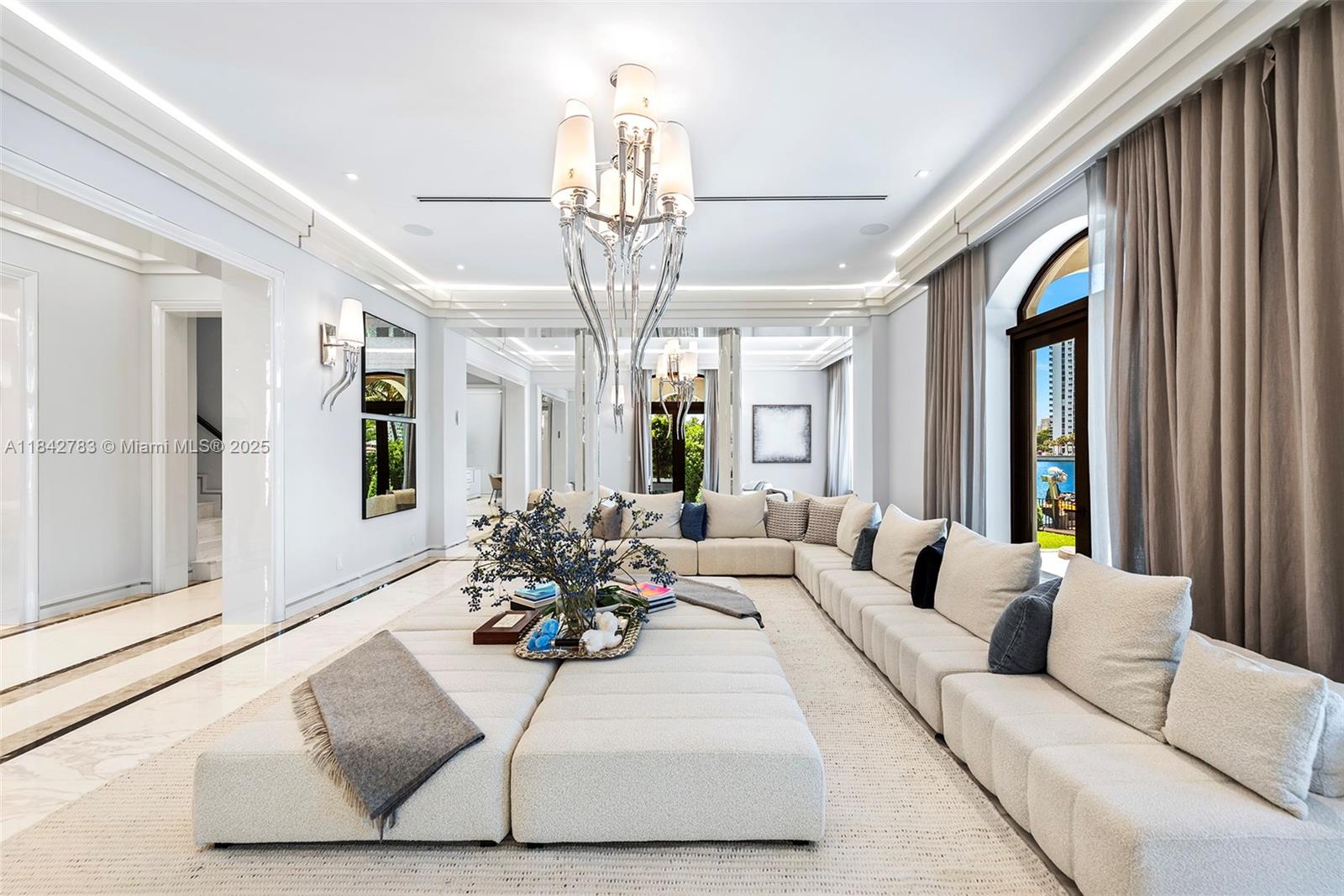 498 N Parkway Pkwy Golden Beach, FL 33160