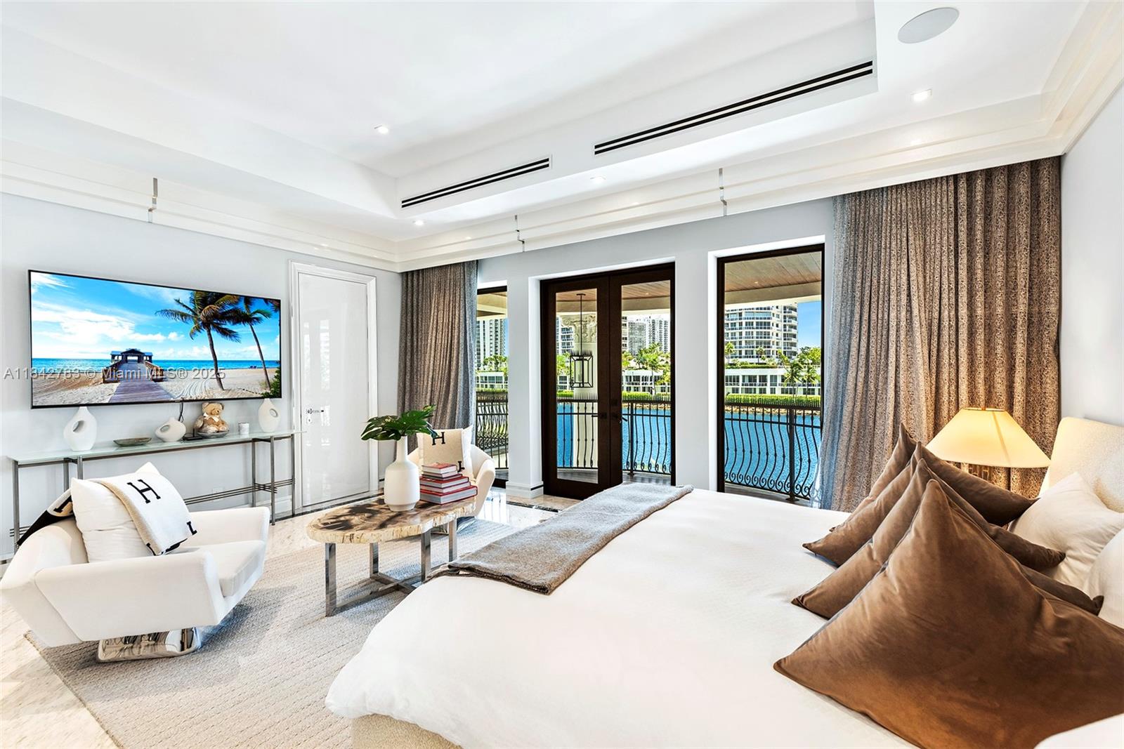 498 N Parkway Pkwy Golden Beach, FL 33160