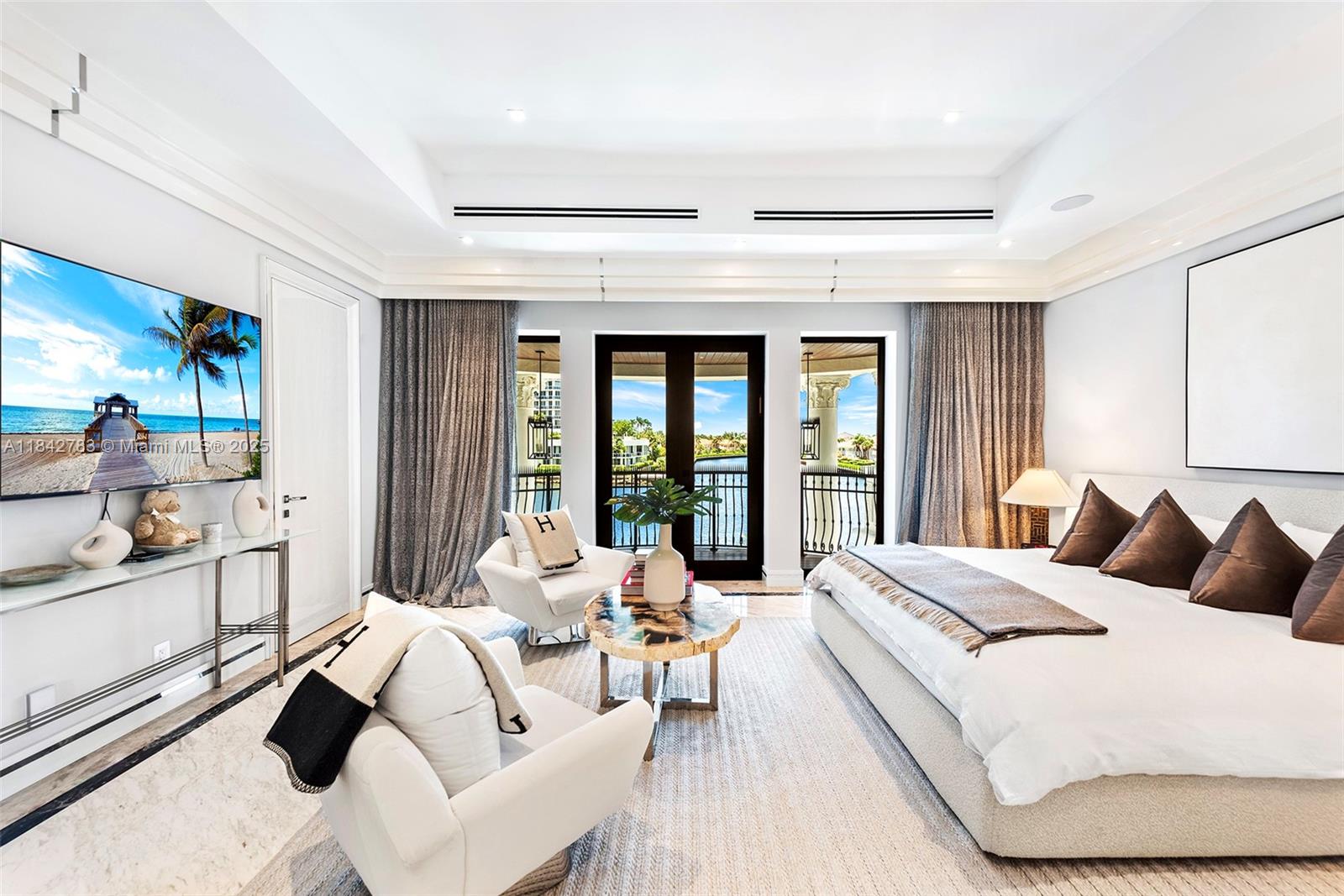 498 N Parkway Pkwy Golden Beach, FL 33160