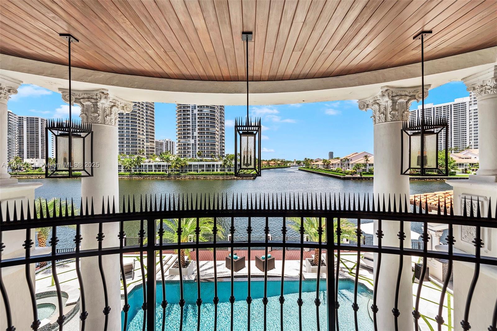 498 N Parkway Pkwy Golden Beach, FL 33160