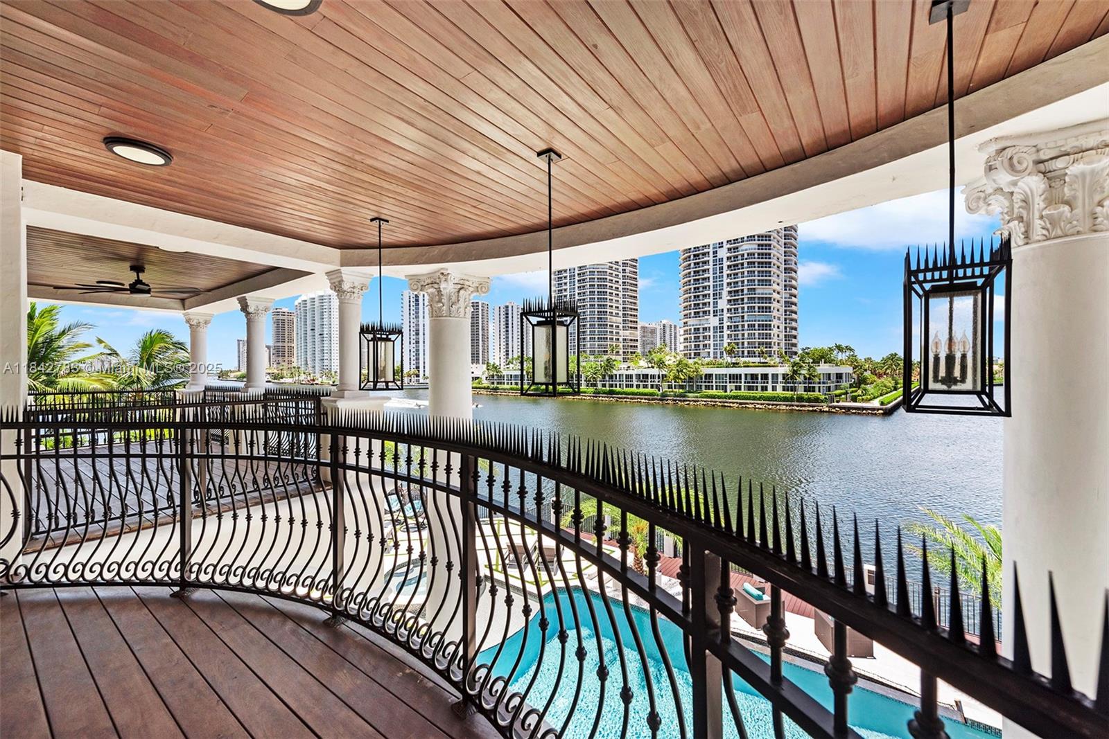 498 N Parkway Pkwy Golden Beach, FL 33160