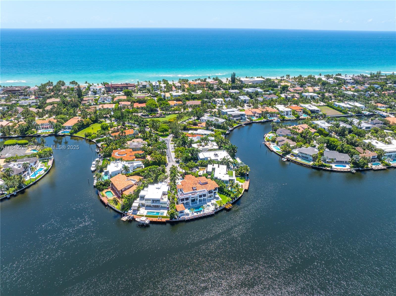 498 N Parkway Pkwy Golden Beach, FL 33160