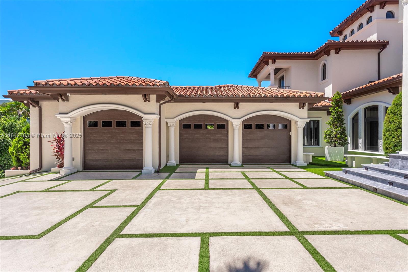 498 N Parkway Pkwy Golden Beach, FL 33160