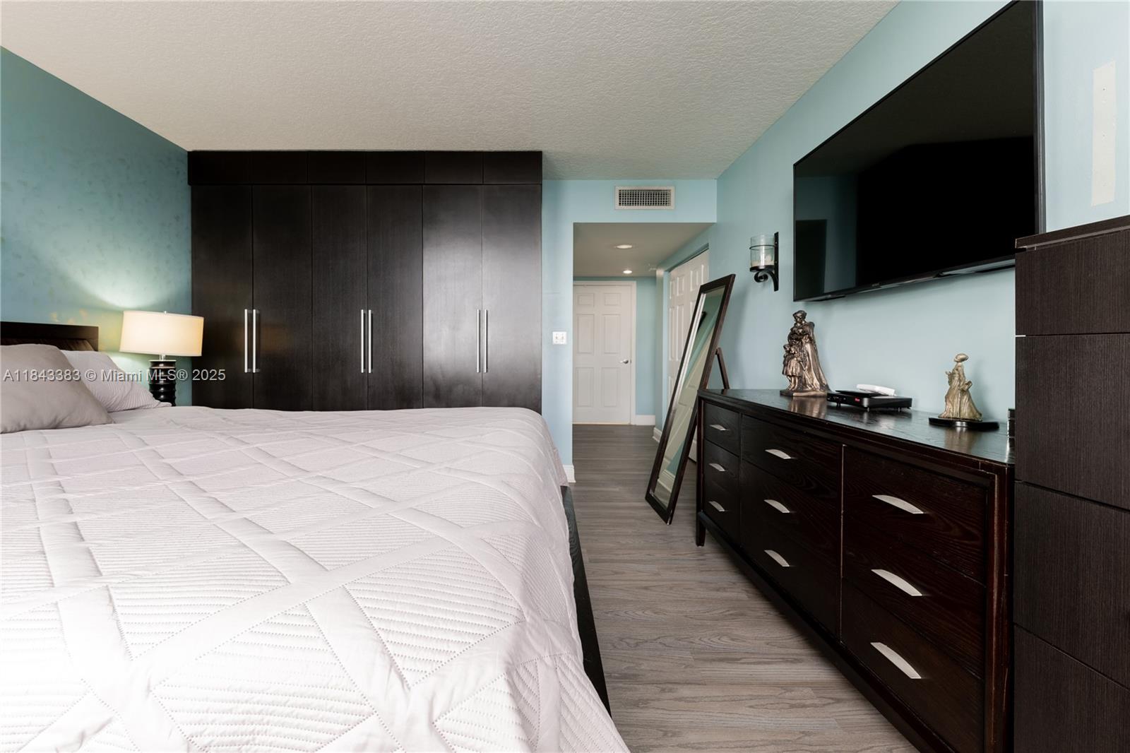 image 2080 S OCEAN DR21