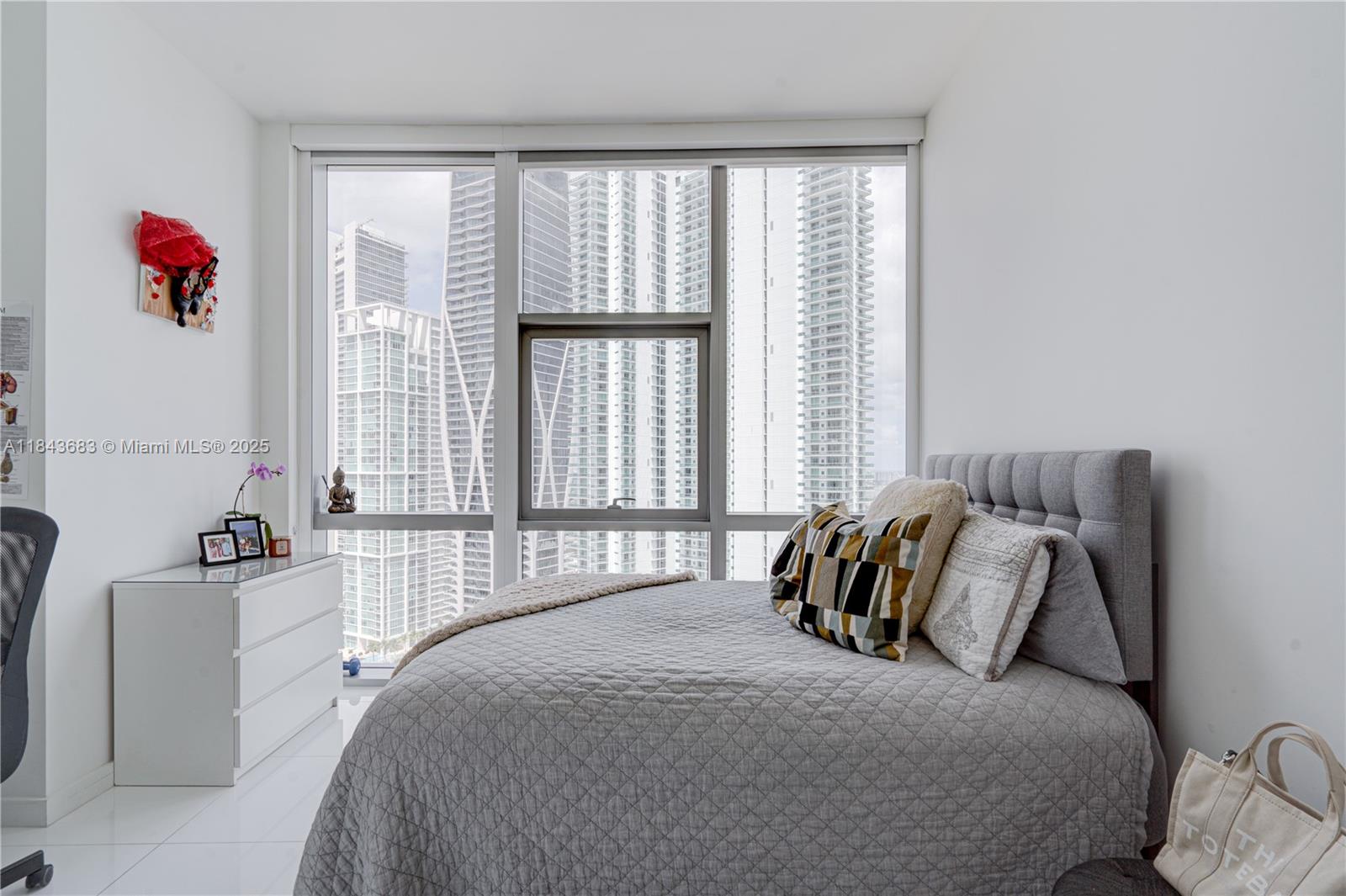 image Paramount Miami World Cen11