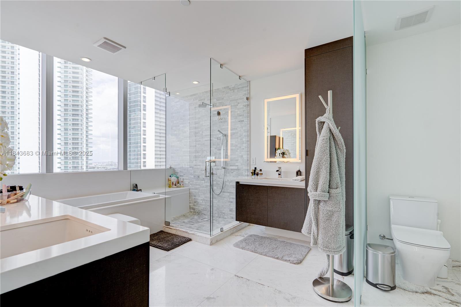image Paramount Miami World Cen15