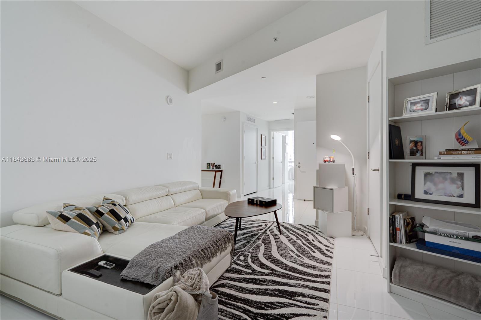 image Paramount Miami World Cen17