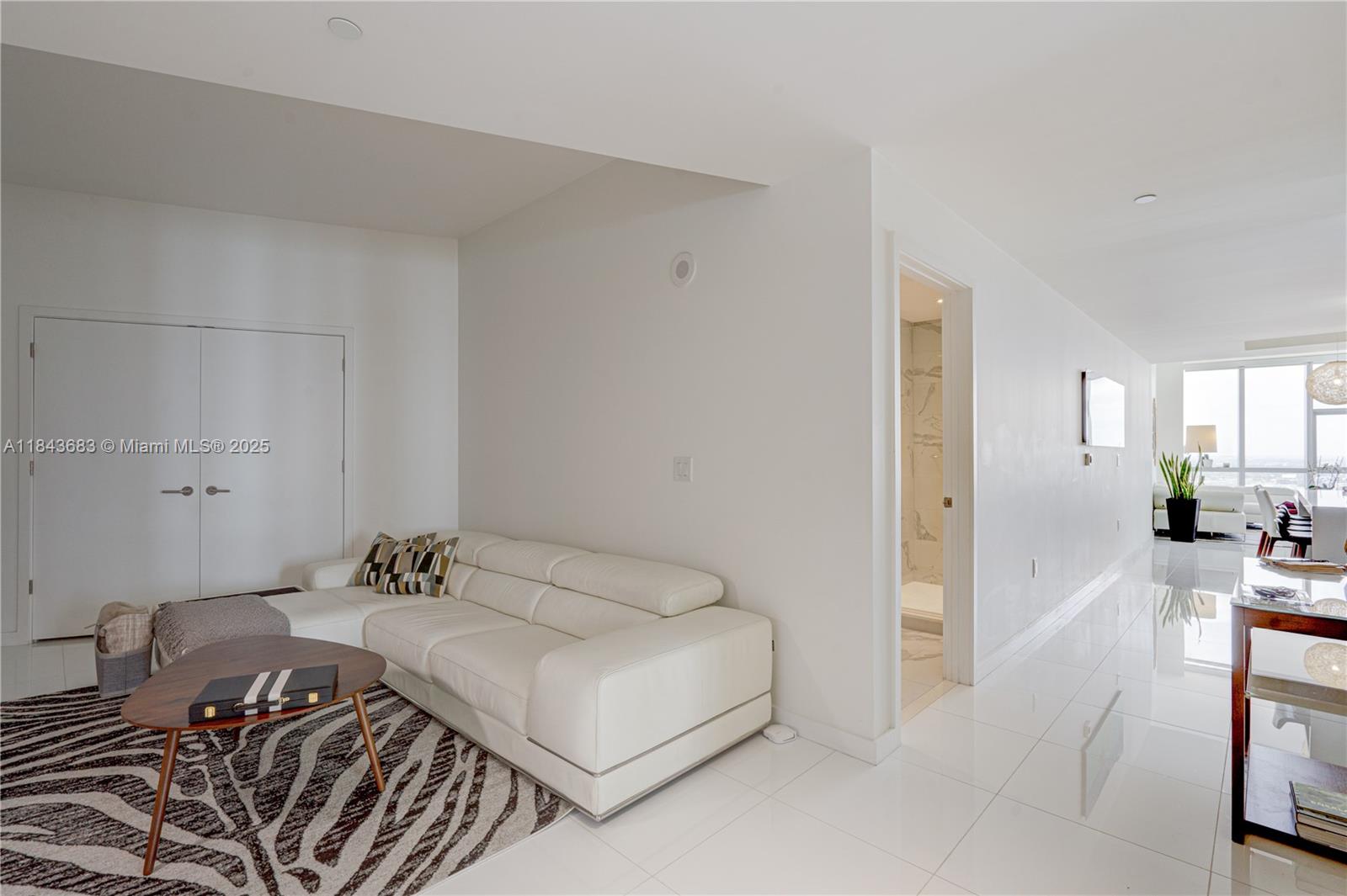 image Paramount Miami World Cen19