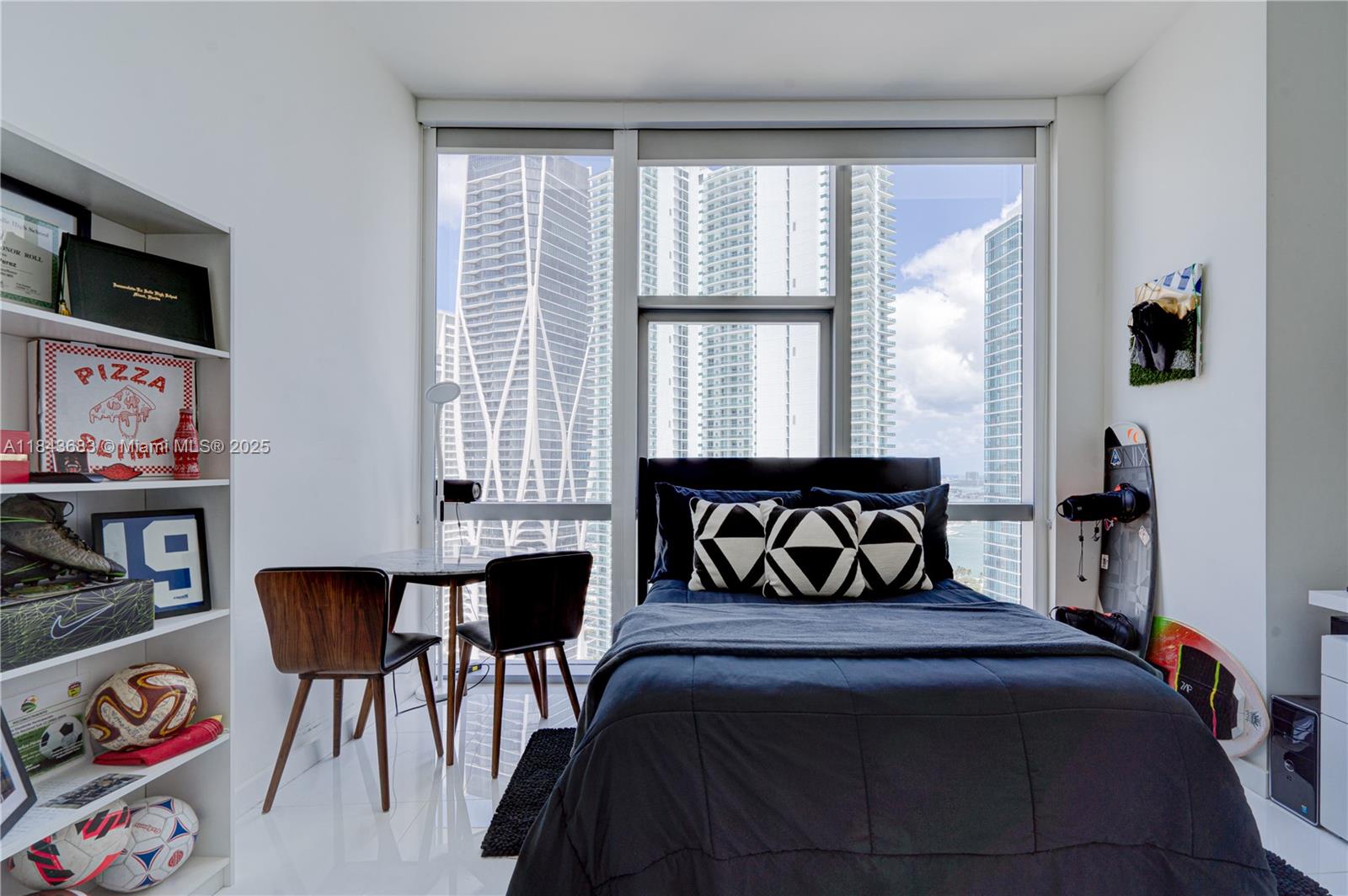 image Paramount Miami World Cen22