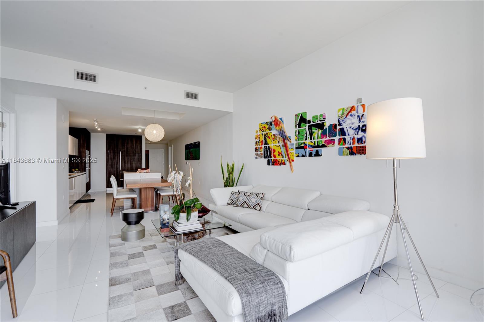 image Paramount Miami World Cen35