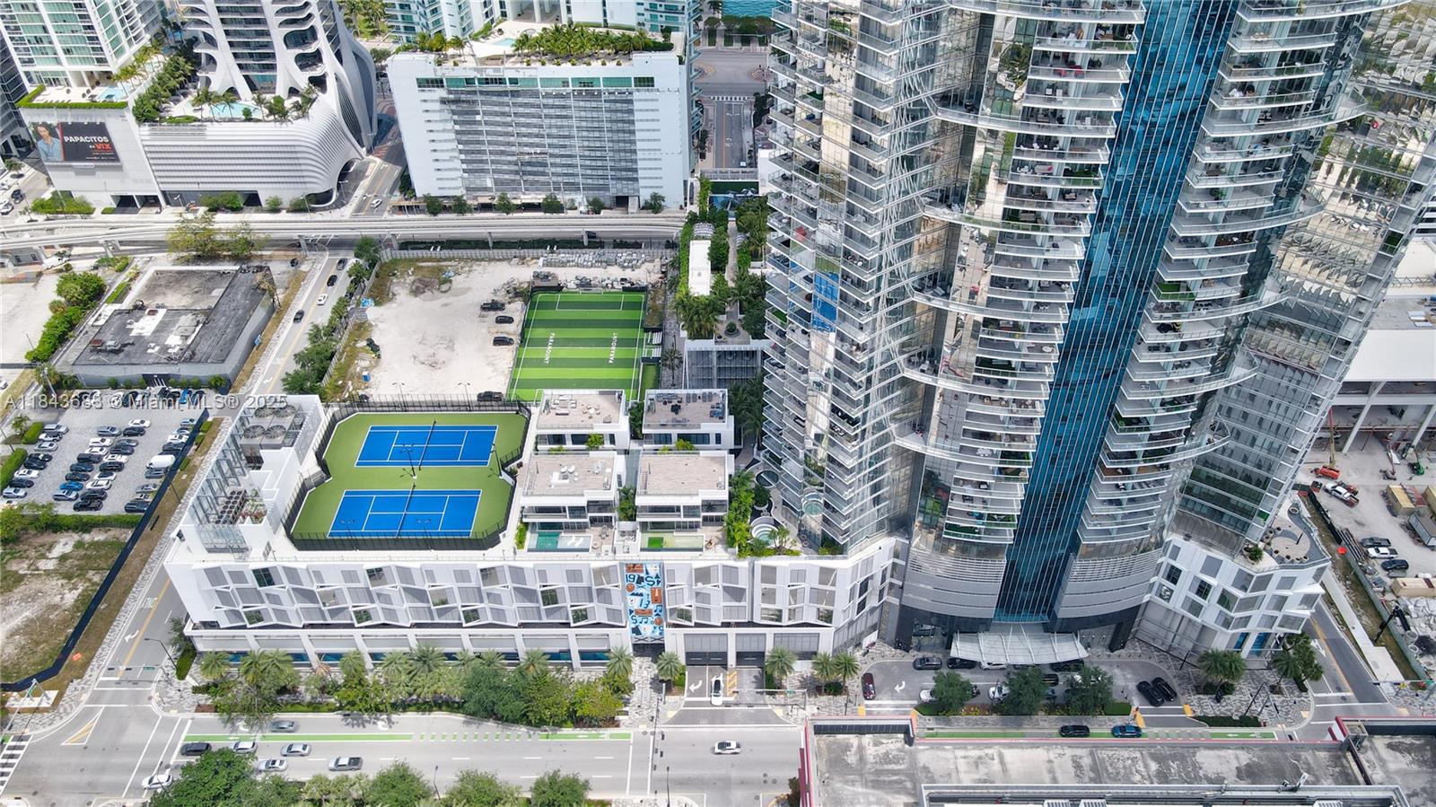 image Paramount Miami World Cen40