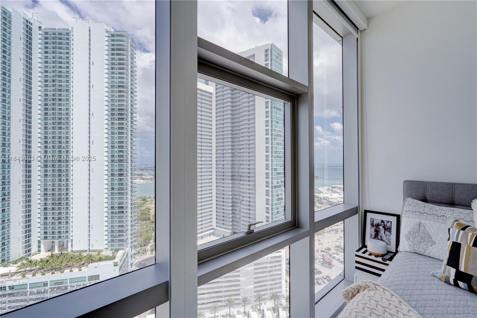 image Paramount Miami World Cen43