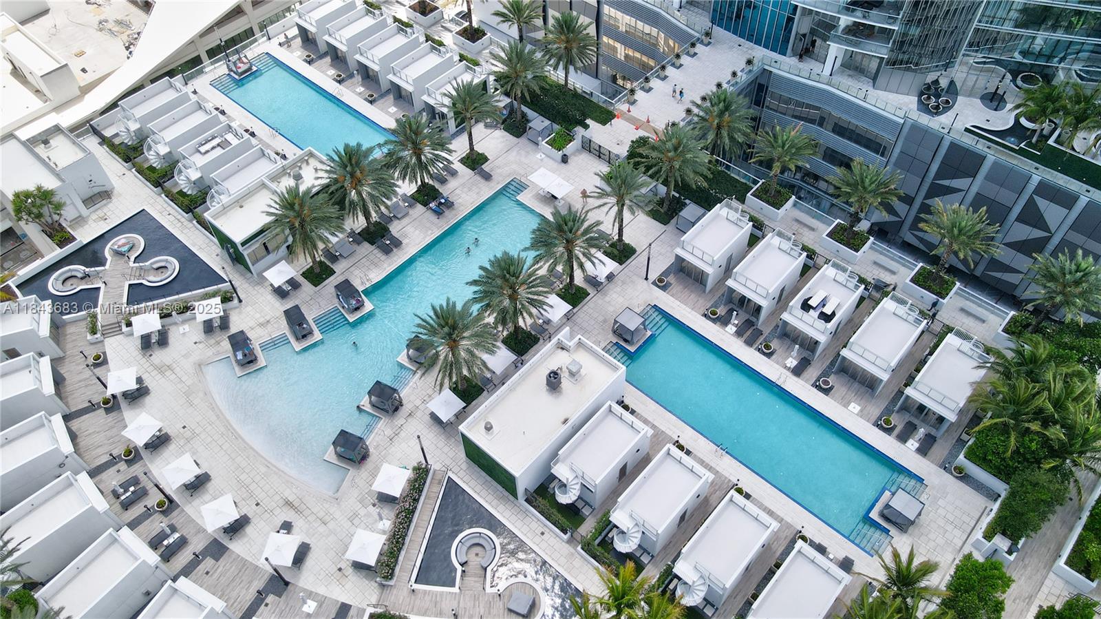 image Paramount Miami World Cen50