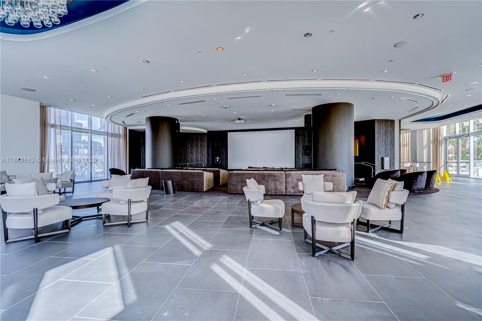image Paramount Miami World Cen51