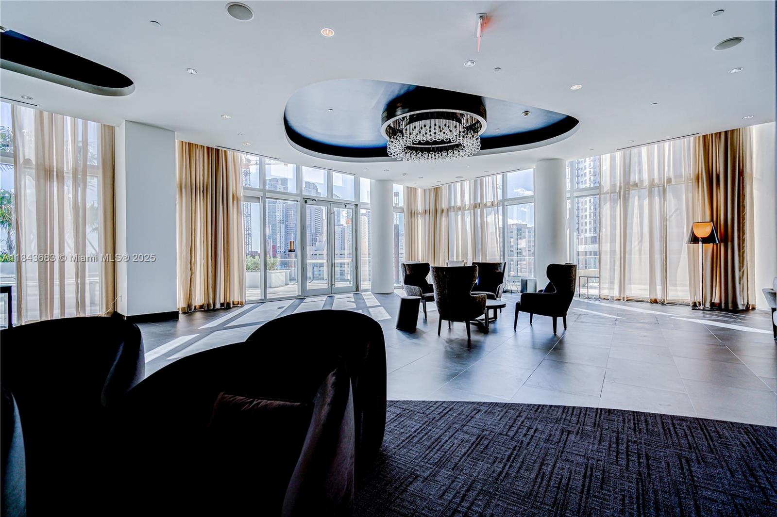 image Paramount Miami World Cen53
