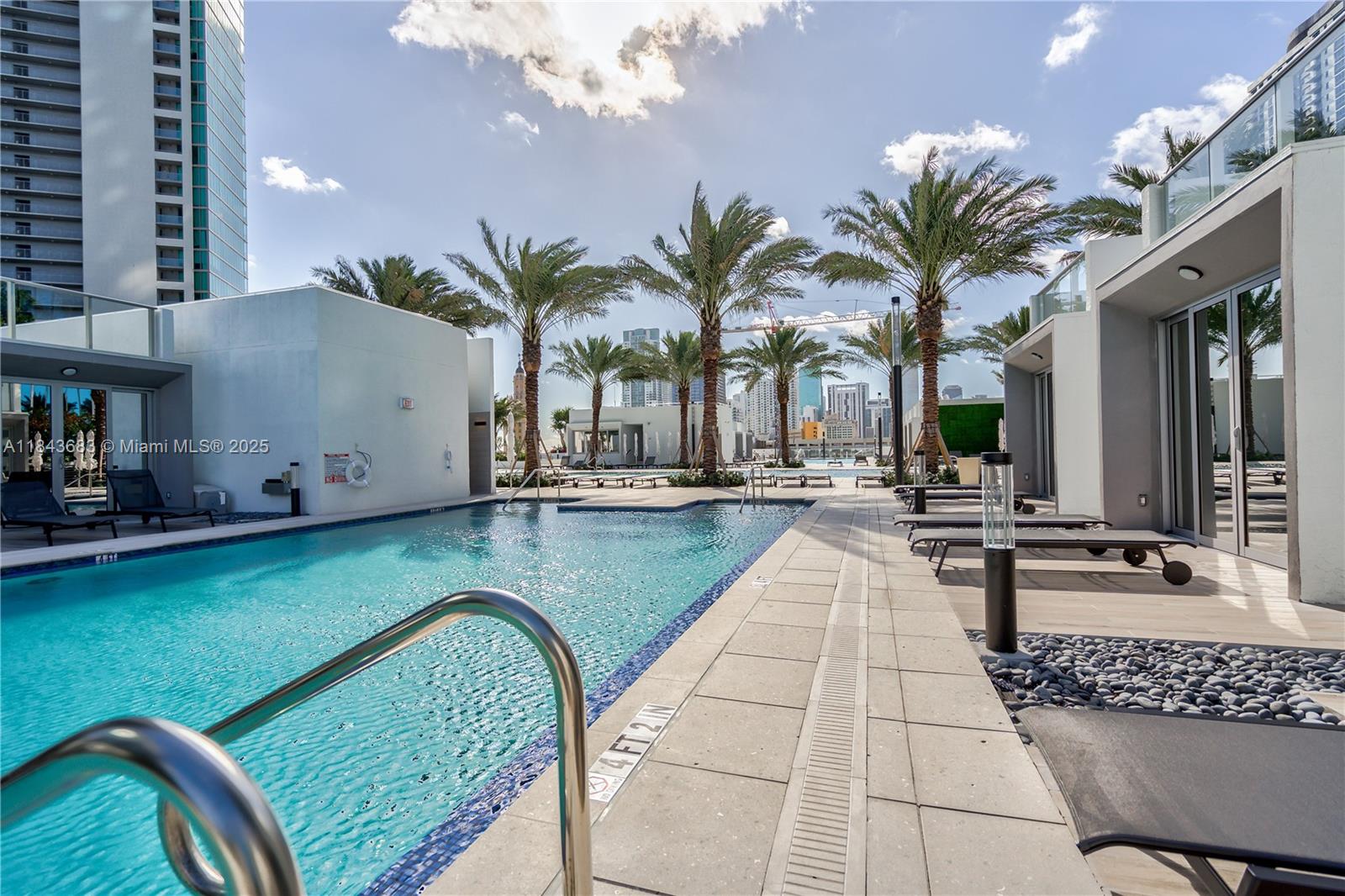 image Paramount Miami World Cen58
