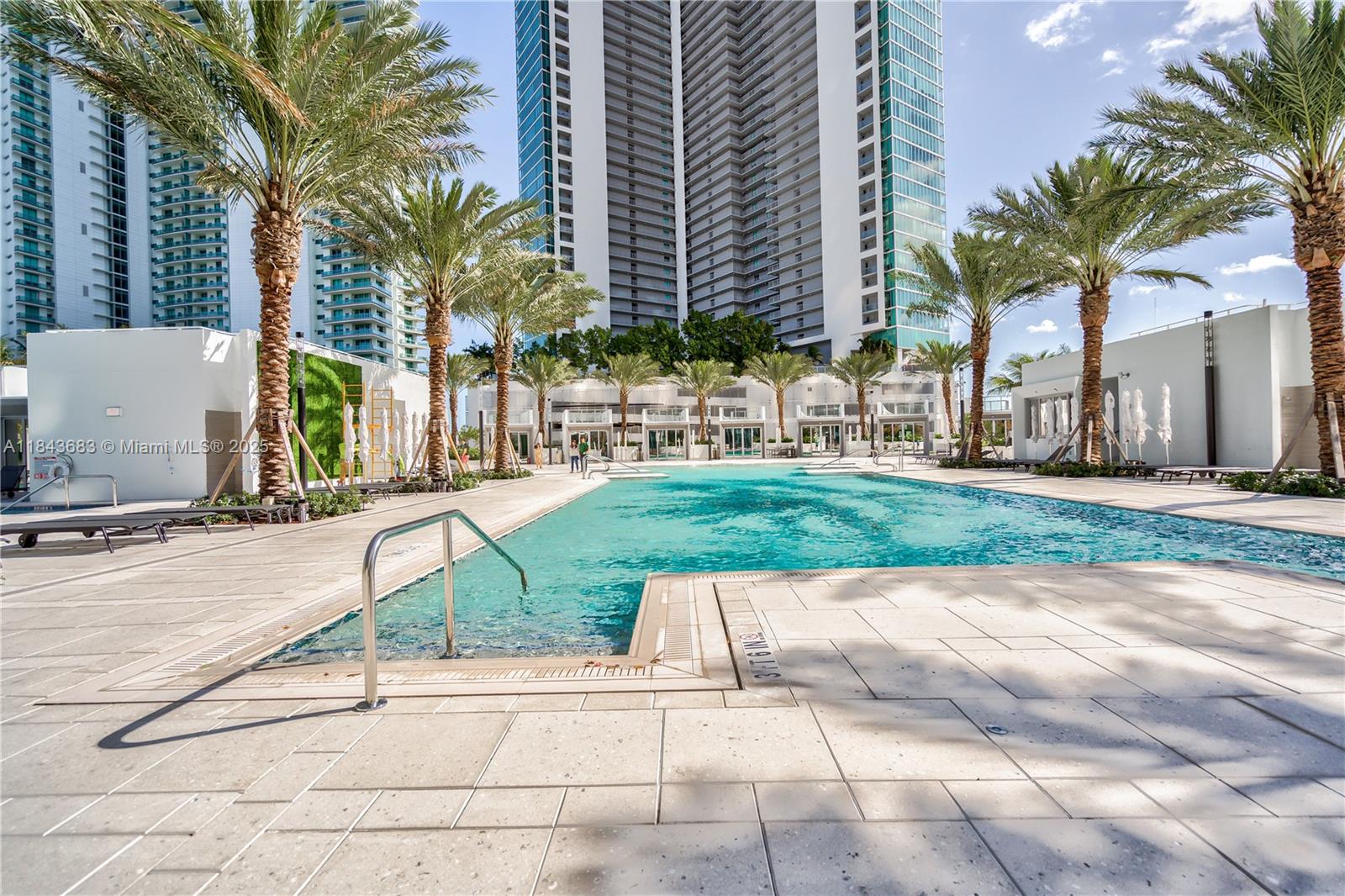 image Paramount Miami World Cen59