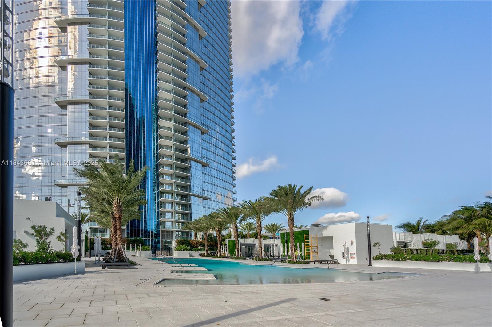 image Paramount Miami World Cen60