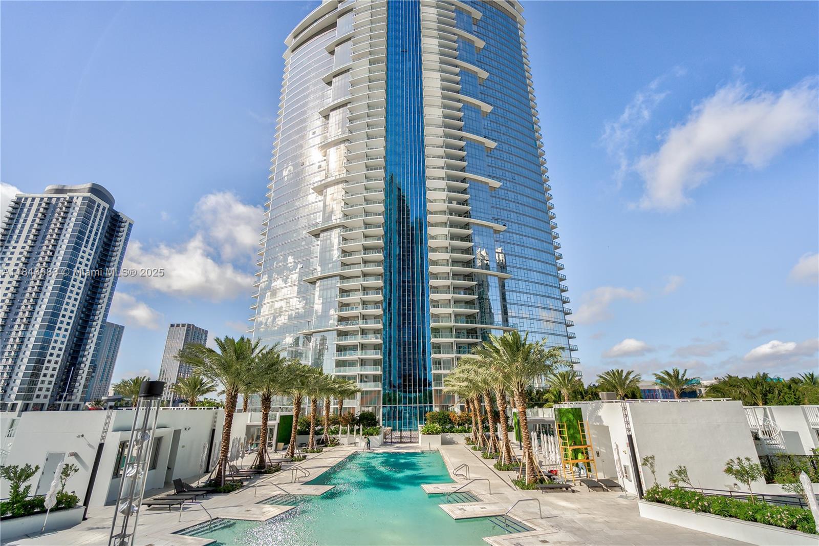 image Paramount Miami World Cen61