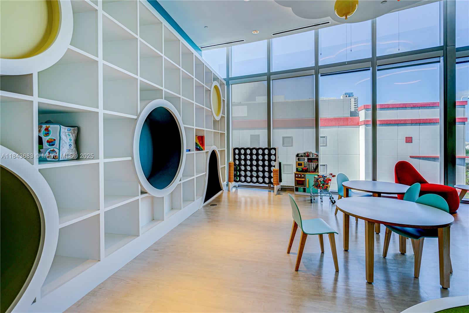 image Paramount Miami World Cen64