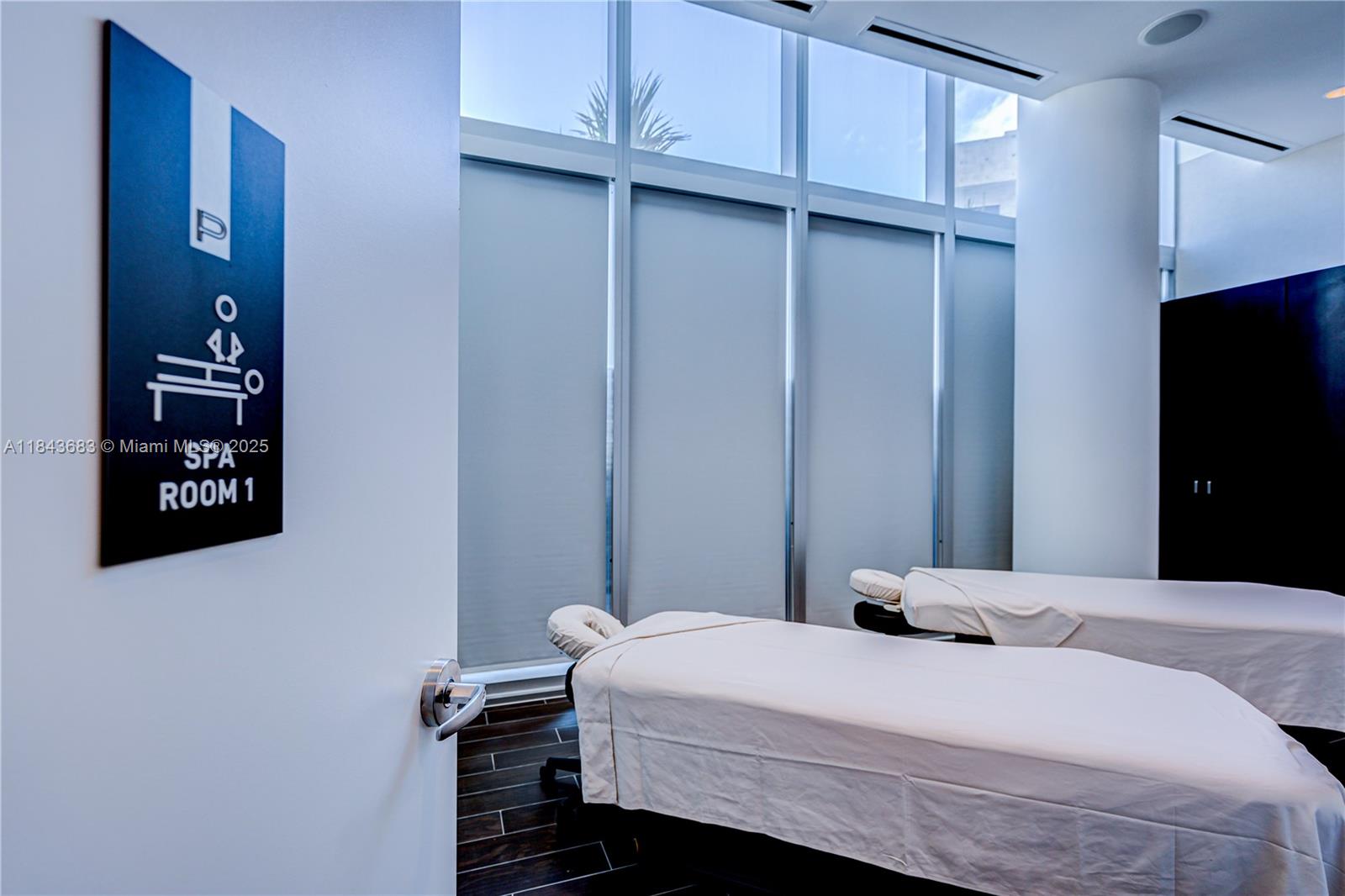 image Paramount Miami World Cen68