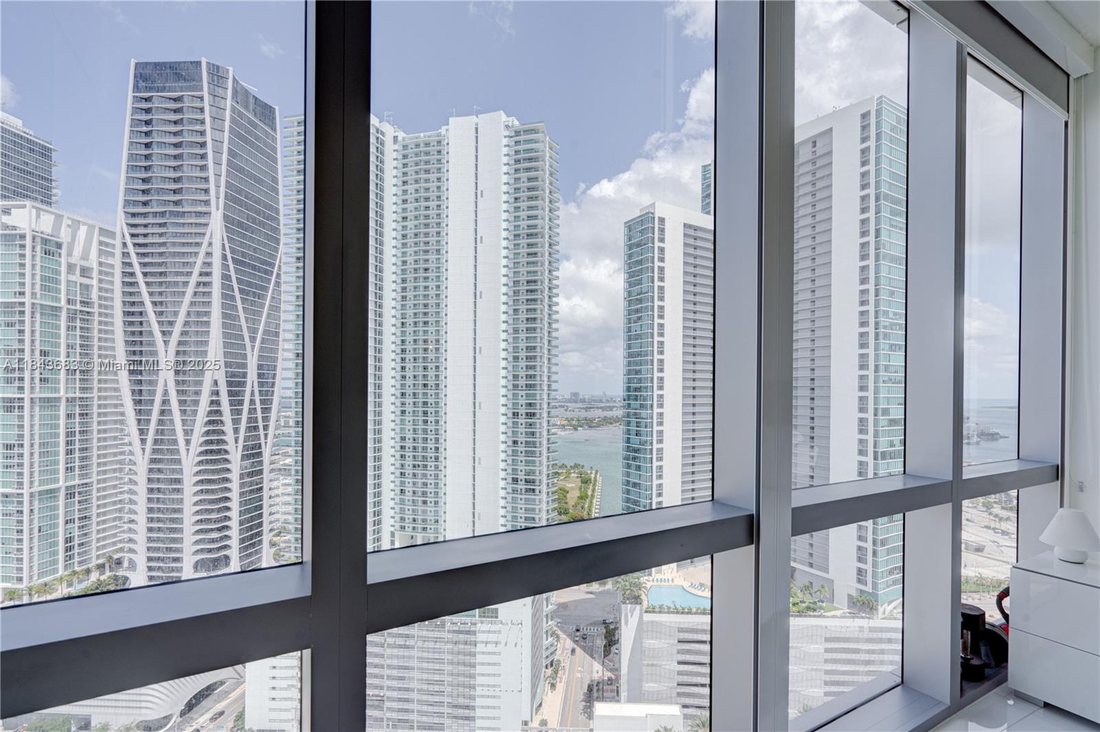 image Paramount Miami World Cen6