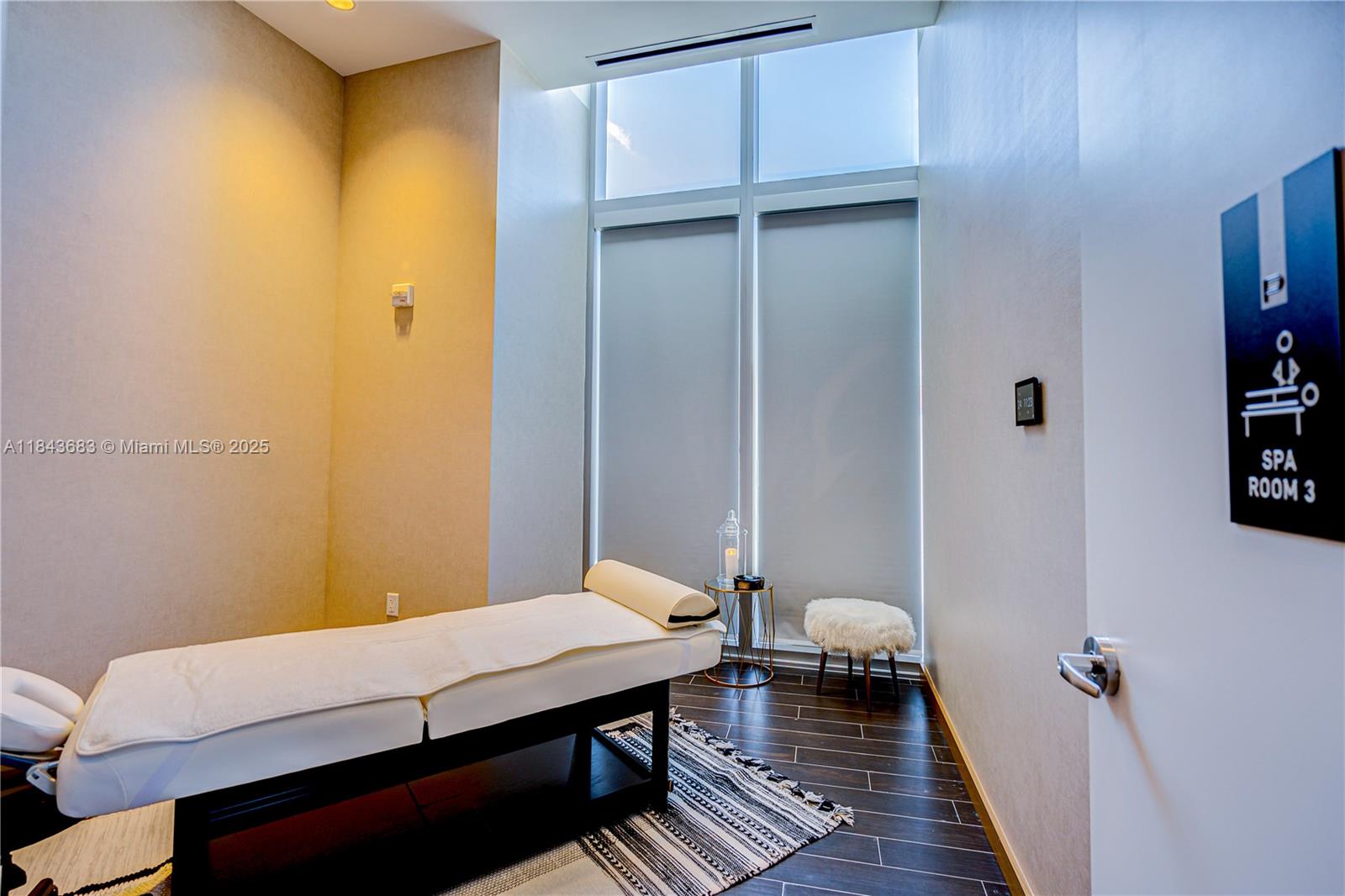 image Paramount Miami World Cen69