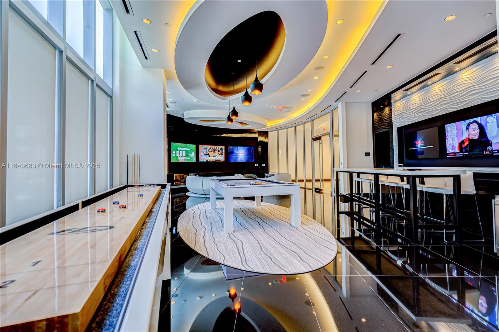 image Paramount Miami World Cen71