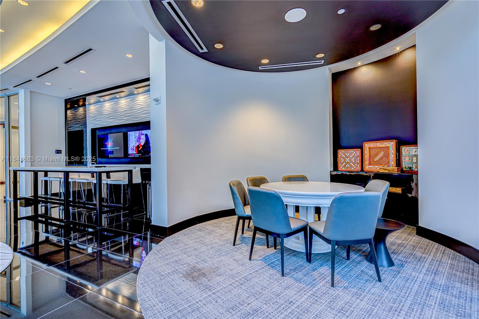 image Paramount Miami World Cen72